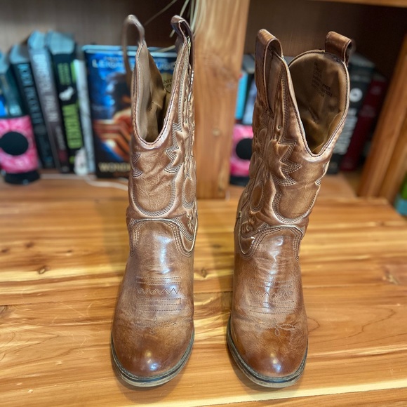 High Heeled Western Boots - Picture 2 of 3